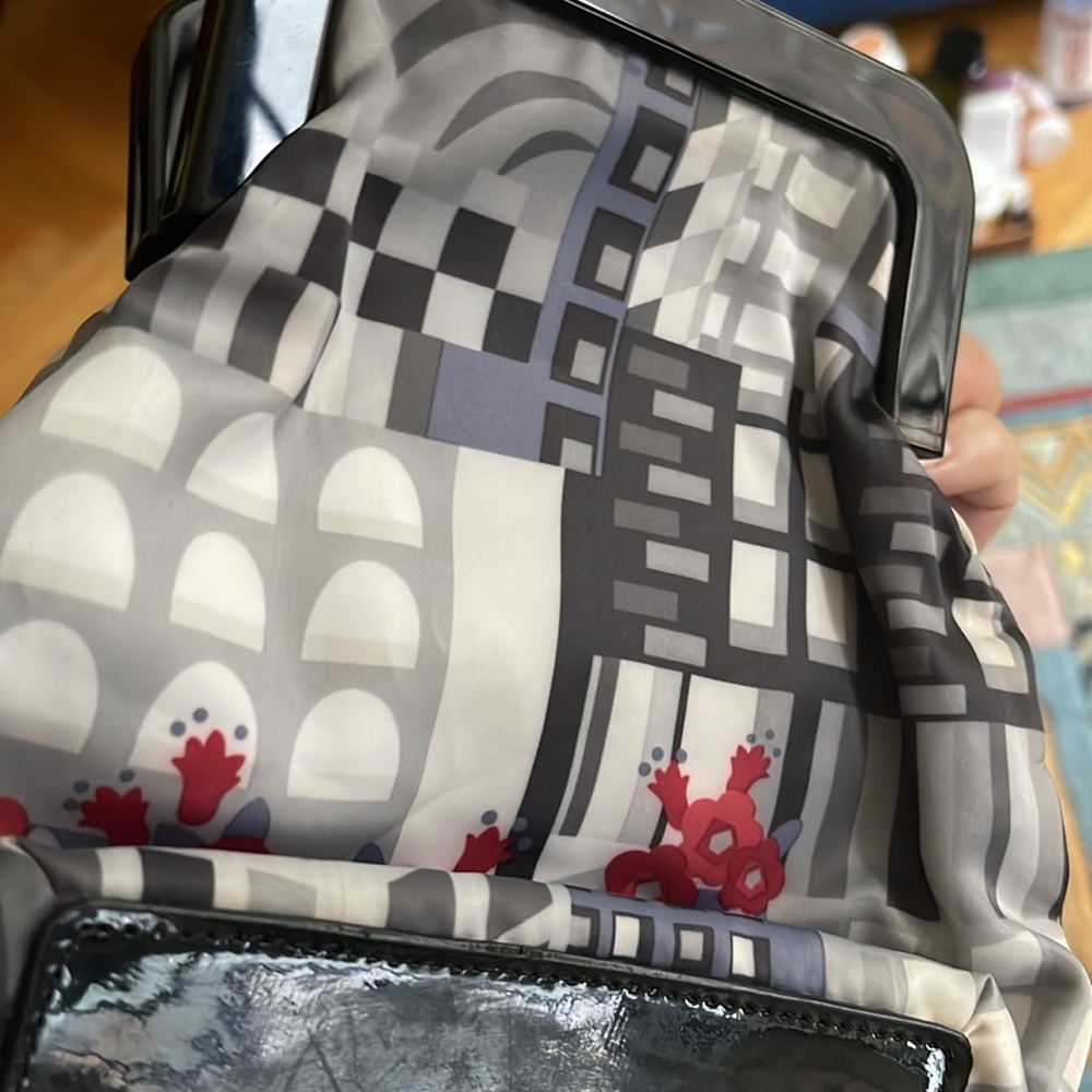 Le Sportsac vintage small bag.  Very cute. New .  Magnet closure. Just pull out